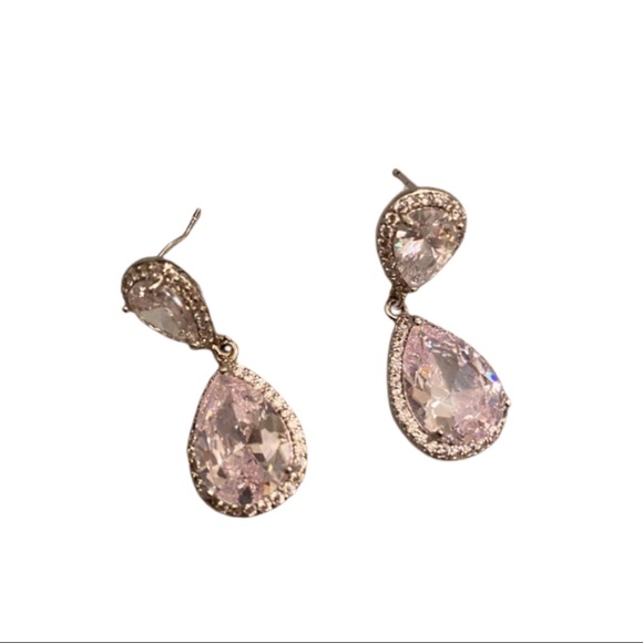 AMYJANE Crystal Earrings Set - Picture 4 of 4